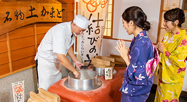 土かまどの炊き立てご飯